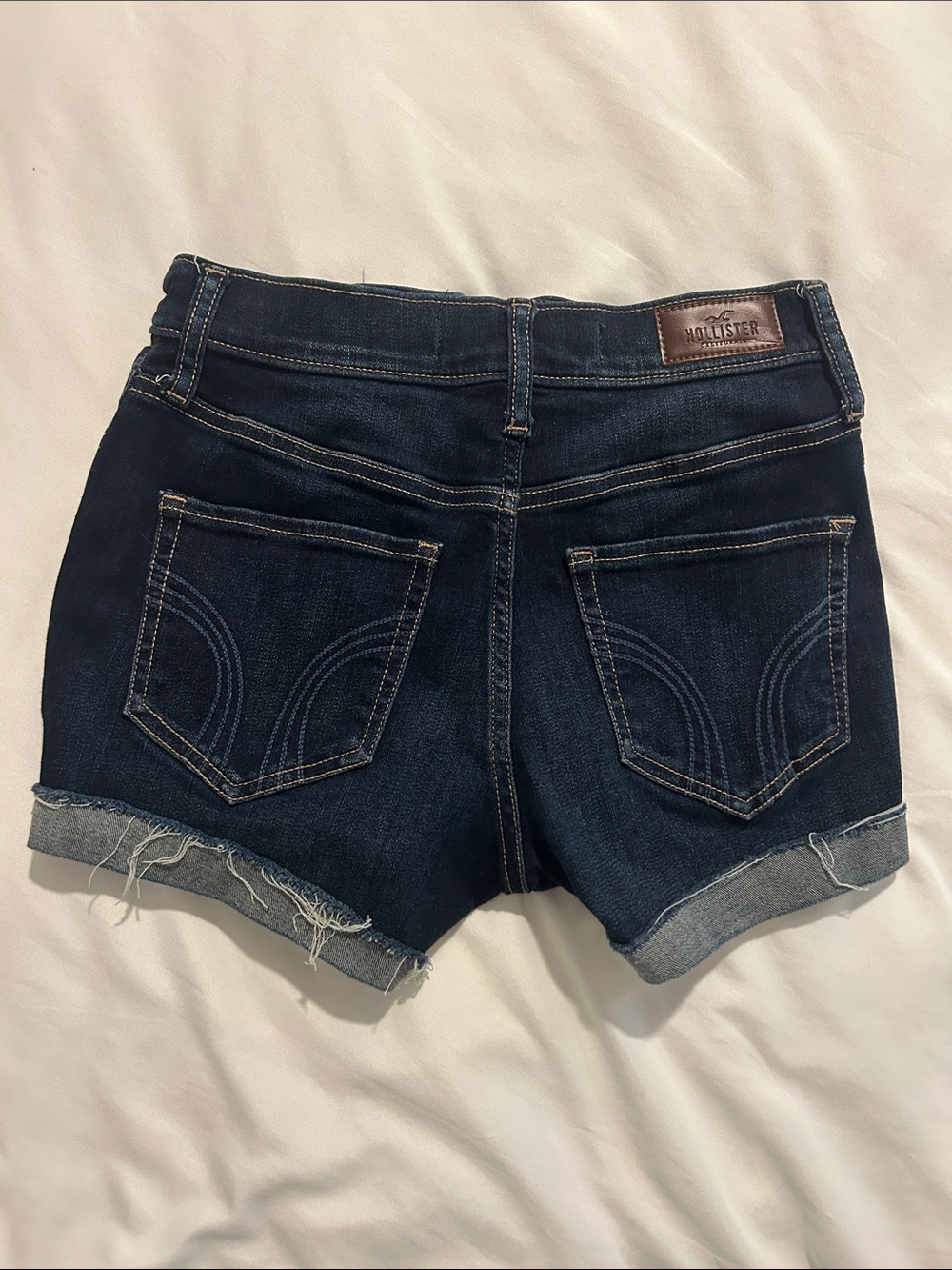 Hollister Dark Indigo Denim Cuffed Shorts ( high rise short 3โ)